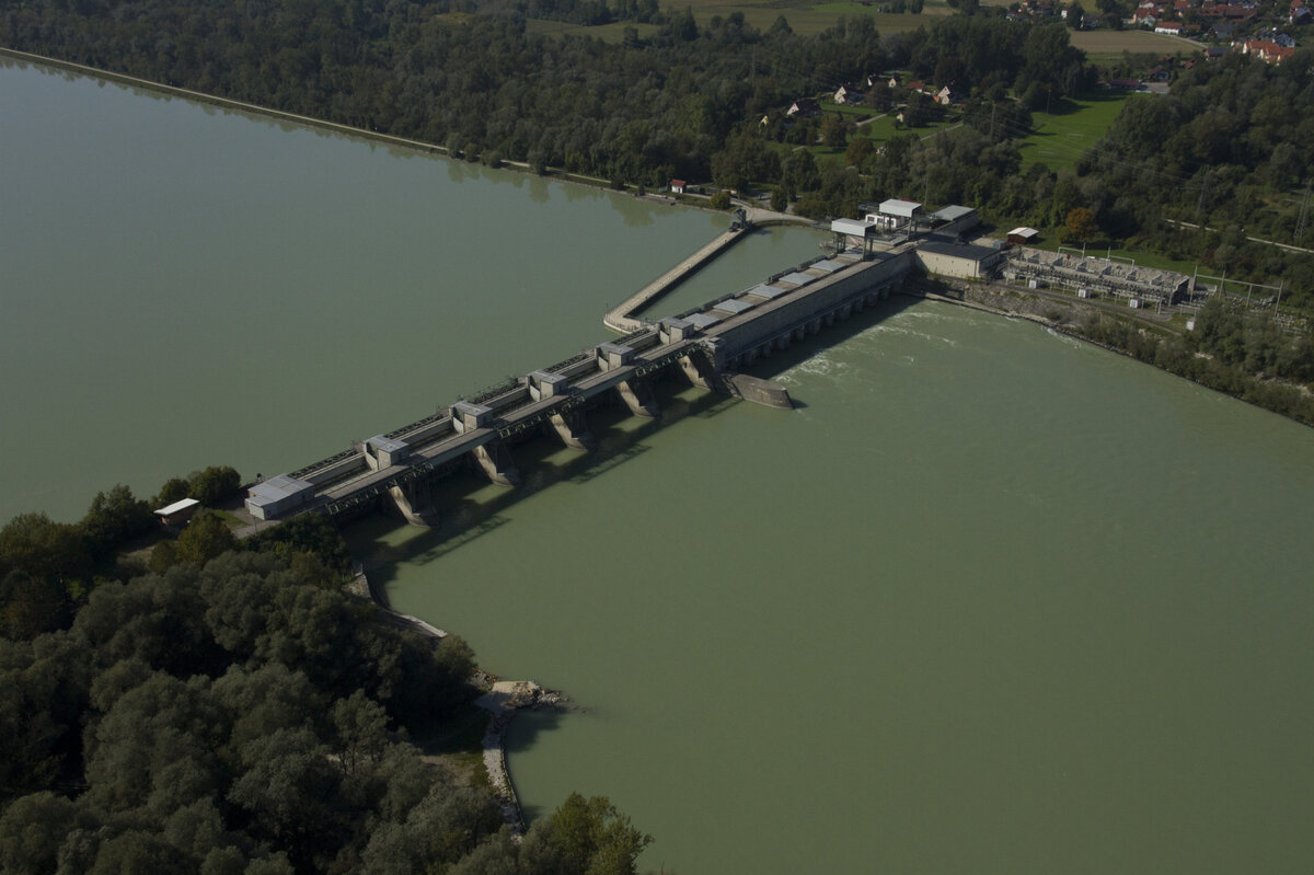 Eine Luftaufnahme des Wasserkraftwerkes Egglfing-Obernberg. | © Verbund AG