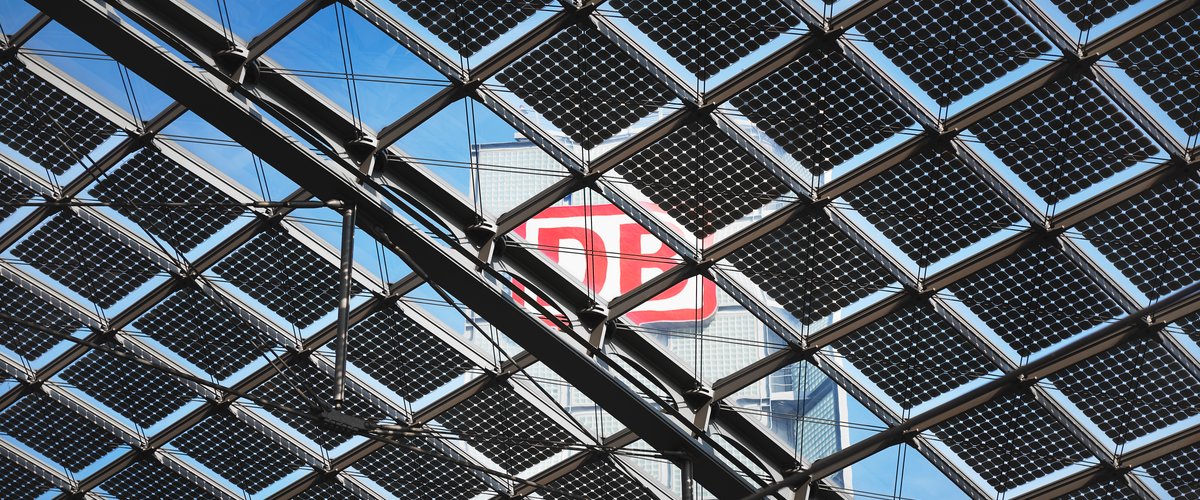 Eine der Fotovoltaik-Anlagen der Deutschen Bahn. | © DB AG / Faruk Hosseini