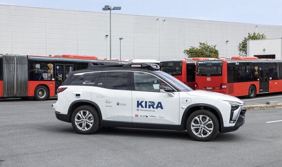 Mit dem Projekt KIRA bringt DB Regio und der RMV autonome Fahrzeuge auf die Straße.