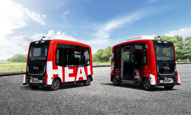 Zwei elektrische Shuttle des Projekts HEAL.