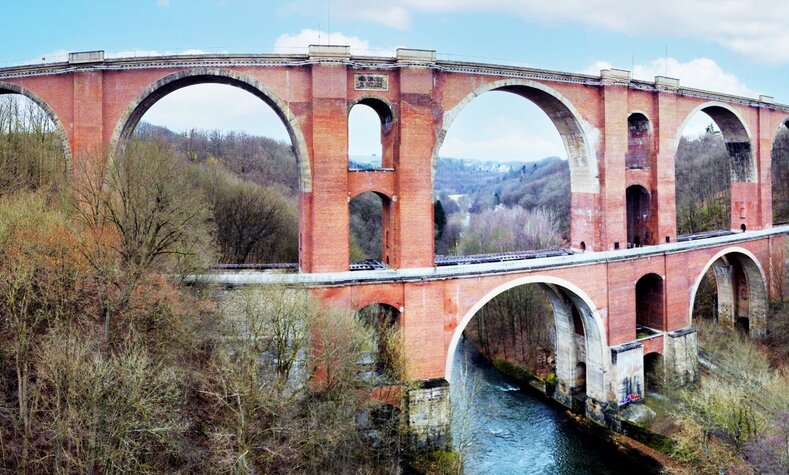 There are around 5,800 arch bridges in the DB rail network. Many of them are around 120 years old.