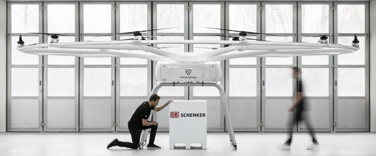 Die Drohne von Volocopter und DB Schenker in einer Lagerhalle.  | © DB Schenker/ N. Kazakov 