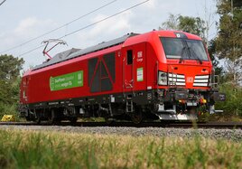 In unserer Cargoflotte setzen wir künftig auf klimafreundliche Zweikraftloks.