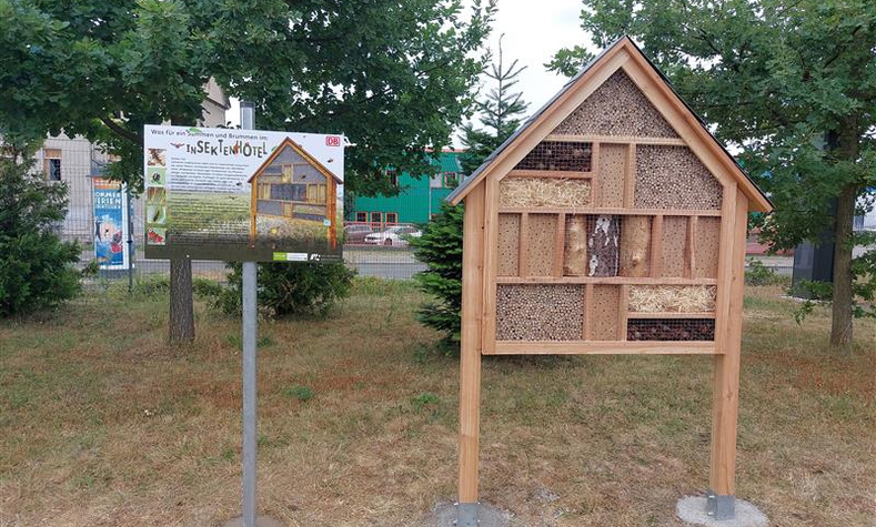 Insektenhotel auf dem Gelände des ICE-Instandhaltungswerkes Leipzig