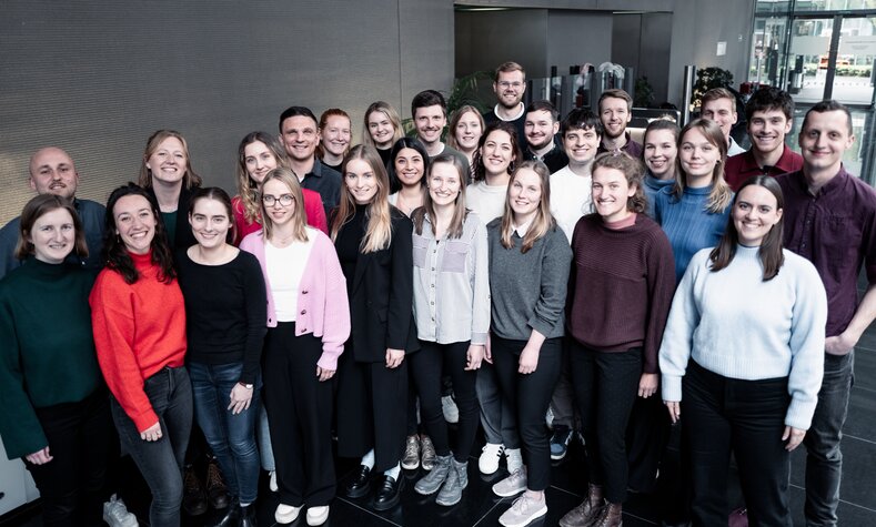 Beide Jahrgänge des Traineeprogramm Nachhaltigkeit treffen sich beim Onboarding in Berlin.