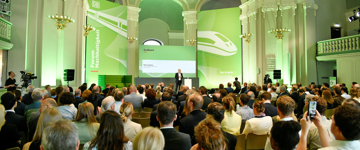 Beim Forum Nachhaltigkeit tritt die Deutsche Bahn regelmäßig in den Austausch mit Stakeholdern. | © DB AG / Jet-Foto Kranert