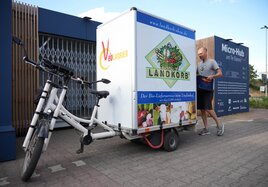 Here, goods are delivered, stored and then distributed to customers in a climate-neutral manner using cargo bikes.