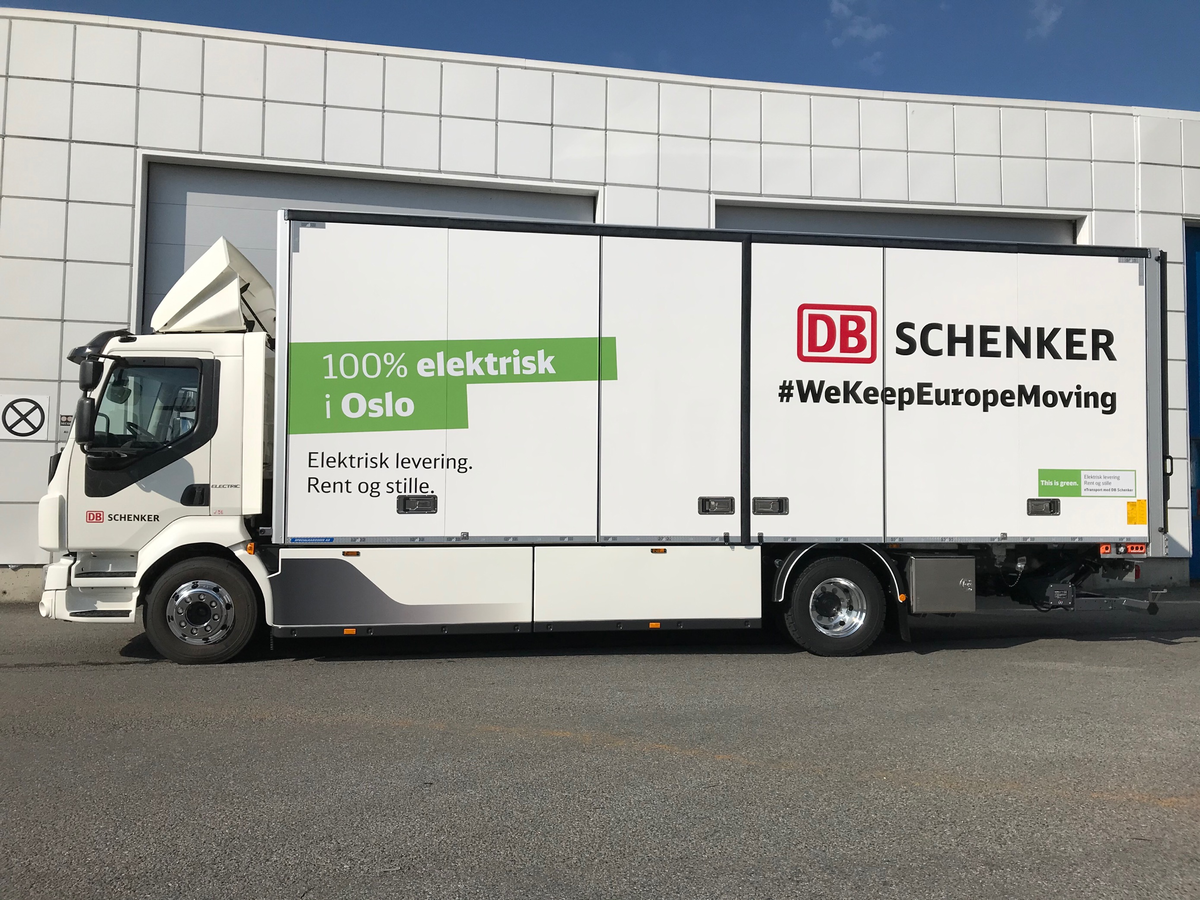 Der 16-Tonnen E-Lkw  von DB Schenker Norwegen sorgt für saubere Luft und weniger Lärm auf den Straßen in Oslo. | © DB Schenker