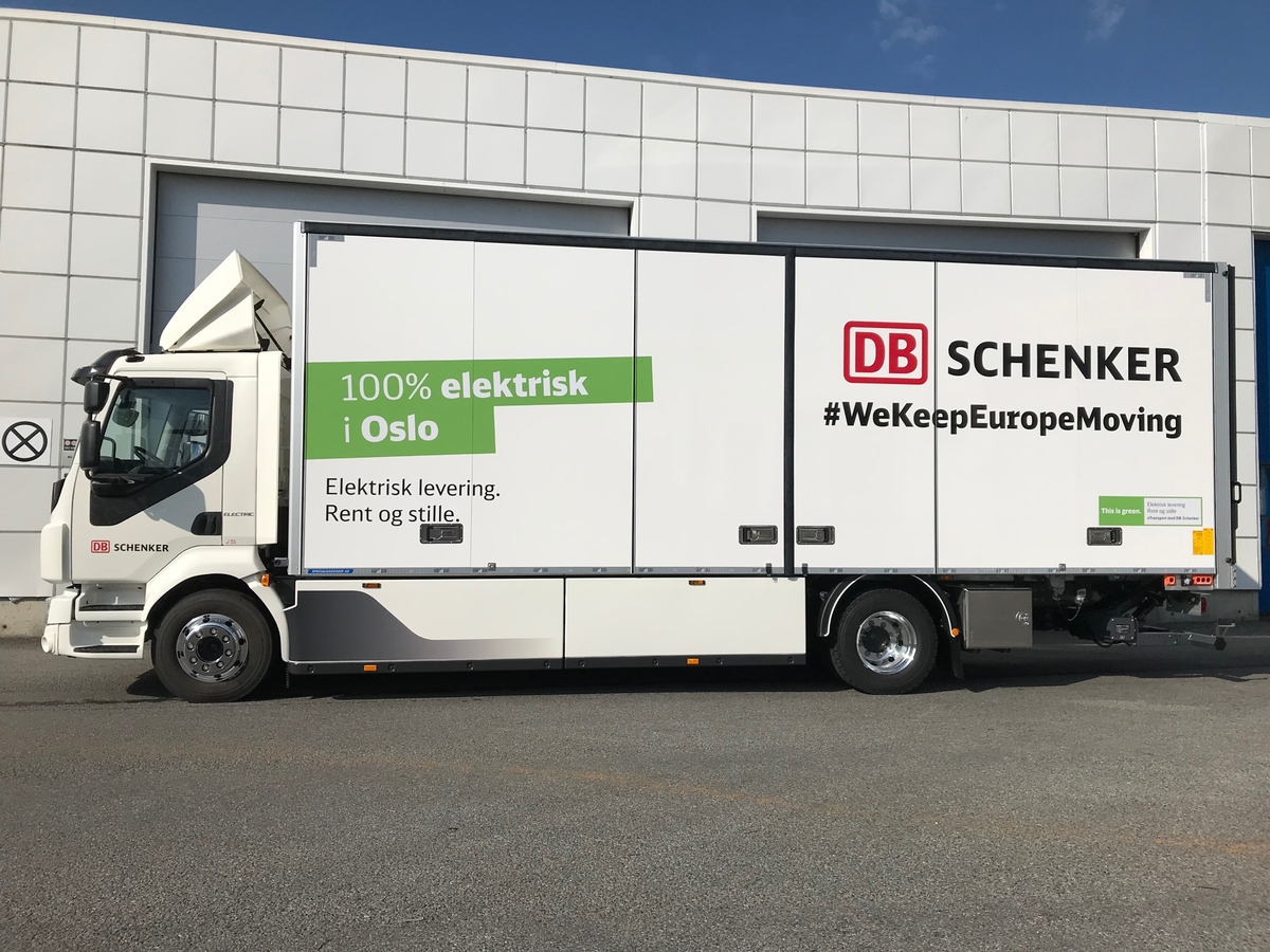Der 16-Tonnen E-Lkw  von DB Schenker Norwegen sorgt für saubere Luft und weniger Lärm auf den Straßen in Oslo.