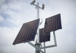 Kameras werden mittels einer Solaranlage betrieben. 