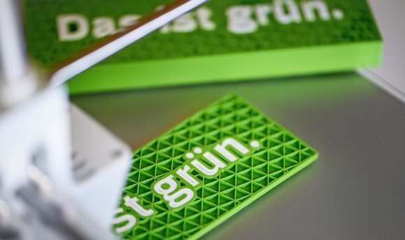 Auch das "Das ist grün."-Logo kann im 3D-Drucker gedruckt werden.
