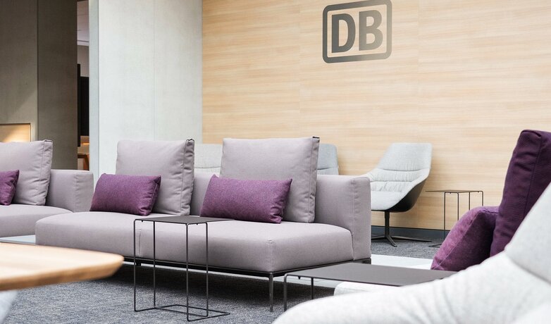 Sofa in DB Lounge with seat cover made of marine plastic fibers. | © DB AG/ Oliver Lang