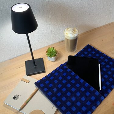 Tablet protective cover made from offcuts of upholstery materials from our Regio trains. | © DB AG/ Tanja Radloff