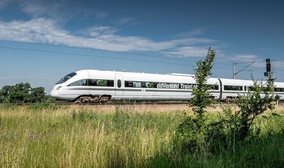 Das advanced Train Lab unterwegs auf den Schienen.