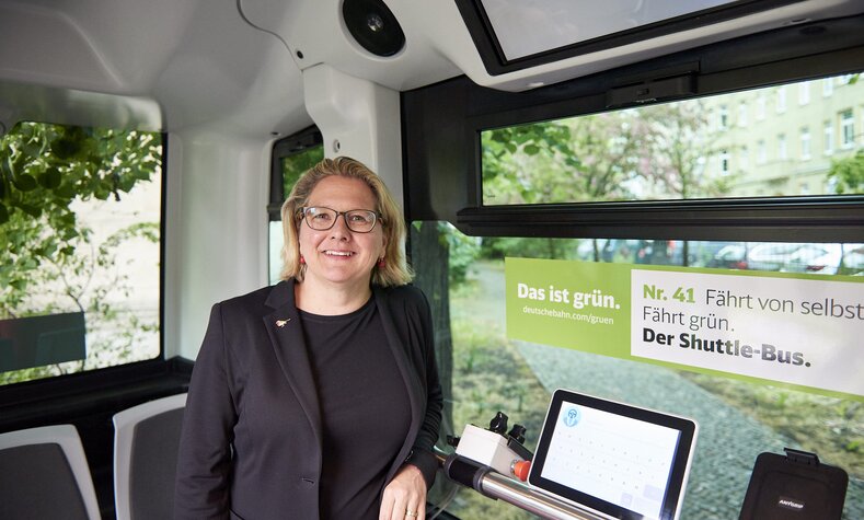 Umweltministerin Svenja Schulze im ioki-Bus