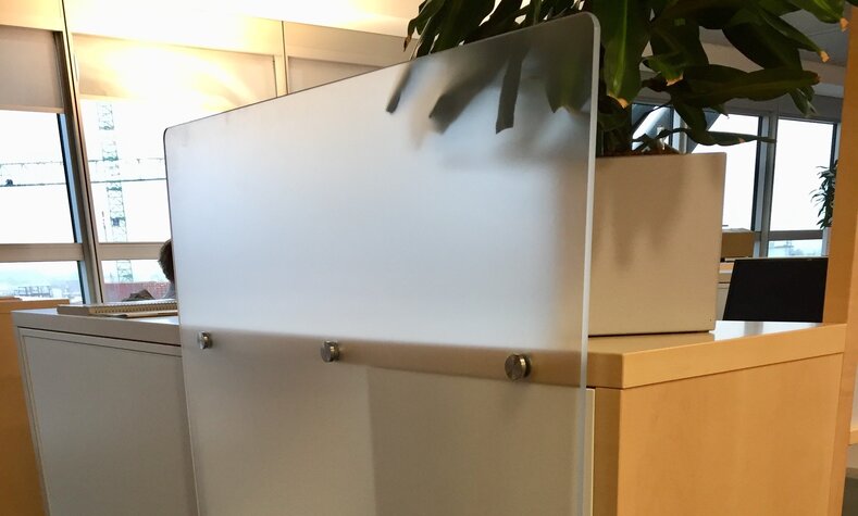 Aus alt wird neu: Die alten Acrylplatten, die als Sichtschutz dienten.... 
