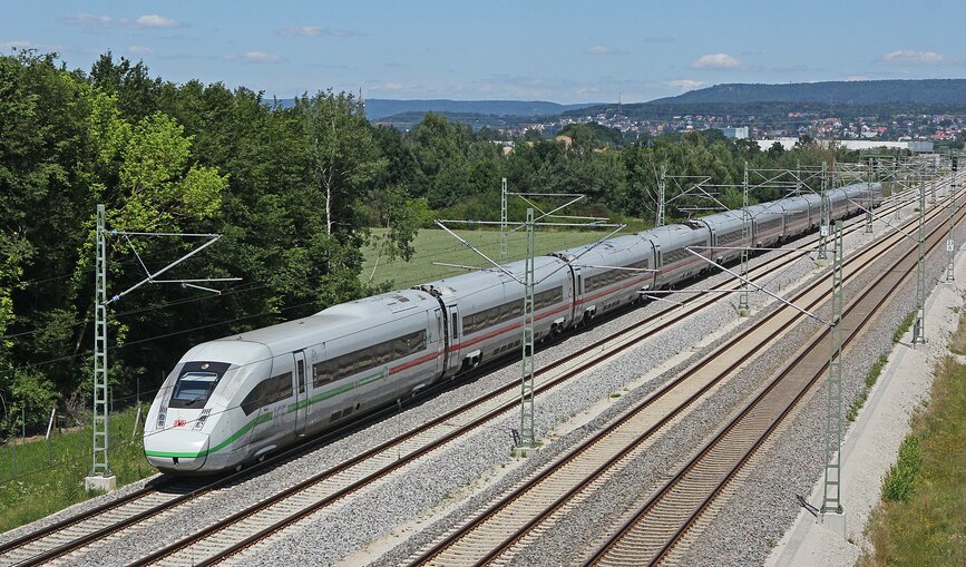 Grüner ICE 4 bei Baiersdorf: DB plant neues Werk in Nürnberg.