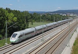 Grüner ICE 4 bei Baiersdorf: DB plant neues Werk in Nürnberg.