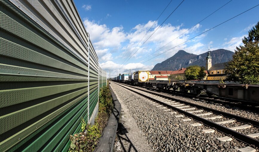 Eine Schallschutzwand in Kiefersfelden