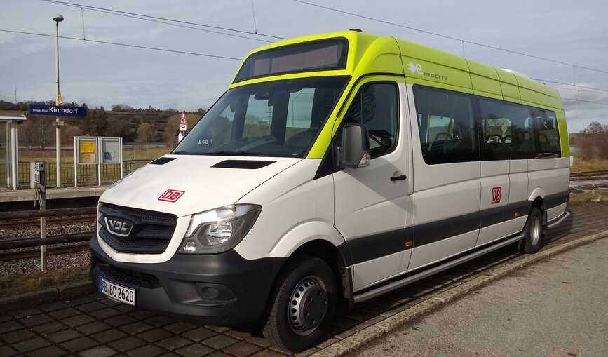 Der Elektro-Minibus ist im Brigachtal unterwegs. 