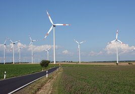 Grünstrom aus zwei Windparks in Niedersachsen ergänzen zukünftig den Bahnstrommix der Deutschen Bahn. 