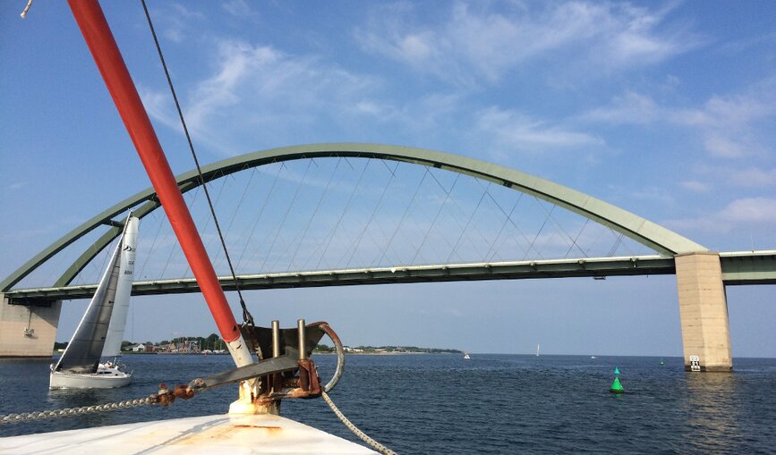 Die Fehmarnsundbrücke bleibt trotz der Neuerungen auch zukünftig erhalten.