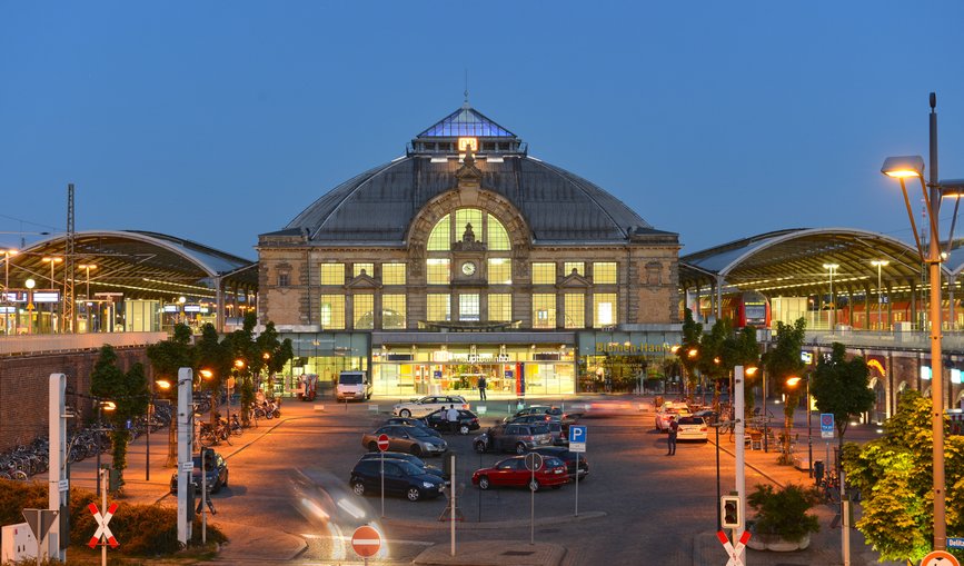 In einer virtuellen Sonderausstellung am Zukunfsbahnhof in Halle (Saale) stellt die DB unter anderem vor, wie sie vor Ort für Umwelt und Nachhaltigkeit aktiv wird. 