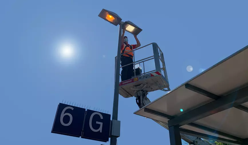 LED - Schild mit 6 Zeichen mit Randbeleuchtung- Beleuchtete