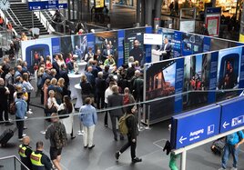 Eröffnung der Fotoaustellung "Lebensader Bahn – Ukrainische Eisenbahnerinnen und Eisenbahner im Krieg" im Berliner Hauptbahnhof 