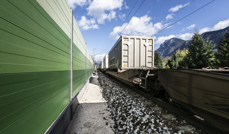 Eine Schallschutzwand in Kiefersfelden.