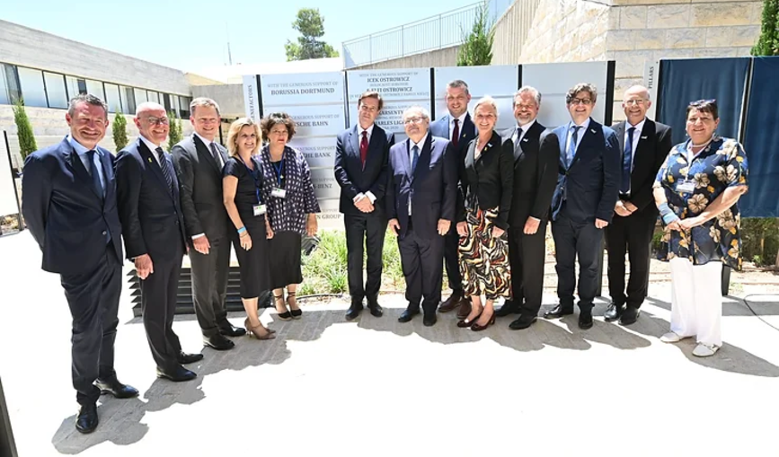 Mitglieder des Freundeskreises Yad Vashem bei der Eröffnung des Moshal Shoah Legacy Campus in Jerusalem.