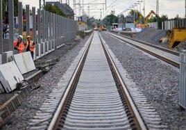 Bau von Lärmschutzwänden in Mörfelden im September 2024.