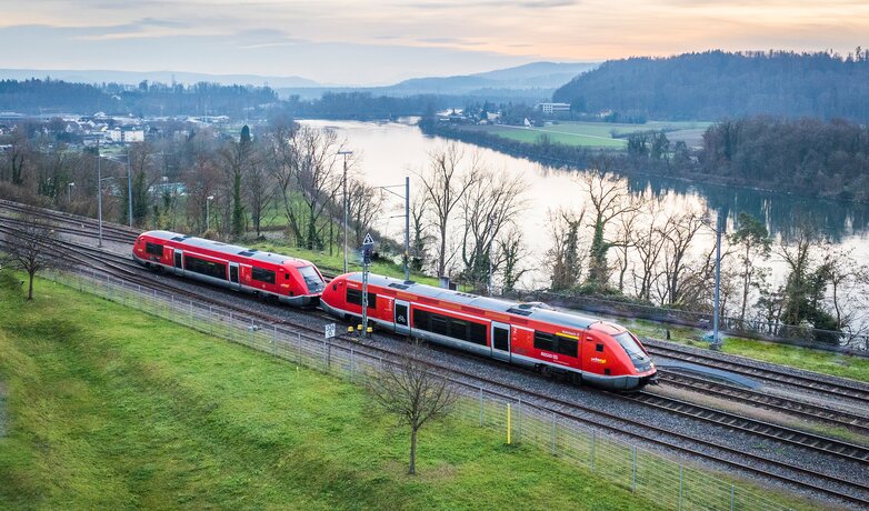Ein Nahverkehrszug auf der Hochrheinbahn bei Waldshut | © Deutsche Bahn AG / Dietmar Denger