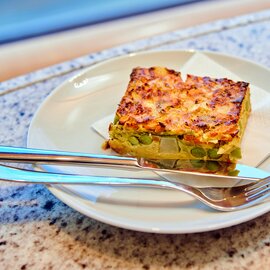 Frühlingsgemüse-Quiche – im Bordrestaurant – Bio & vegetarisch | © DB AG / Stefan Wildhirt