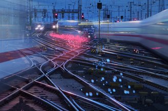 Ein Gleisfeld mit ICE-Zügen und einmontierten Hashtag Symbolen. | © Deutsche Bahn AG / Max Lautenschläger