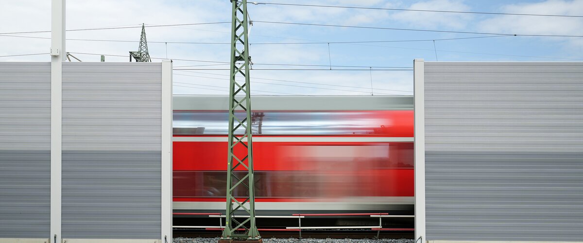 Bau von Schallschutzwänden bei Forchheim. | © DB AG / Oliver Lang