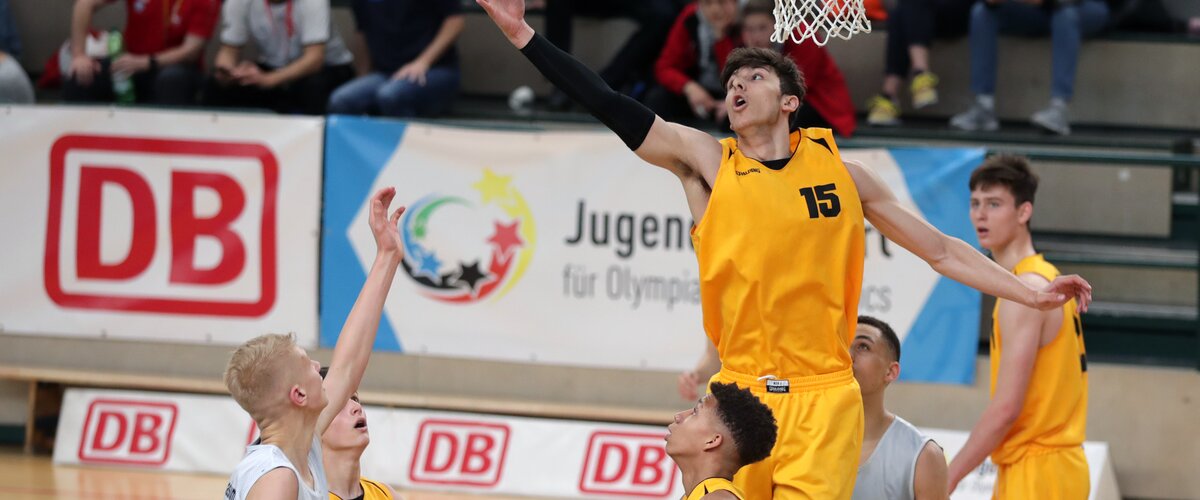 Basketballer bei Jugend trainiert | © DB AG/ Jugend trainiert/ sampics / Christina Pahnke