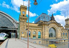 Die Ostansicht des Hauptbahnhof Dresden.