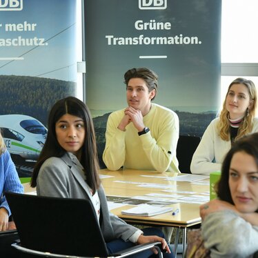 Trainees Nachhaltigkeit des ersten Jahrgangs der DB beim Onboarding | © DB AG / Foto-Jet / Kranert