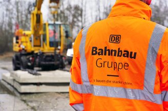 Arbeiten an der Strecke durch die DB Bahnbaugruppe | © DB AG / Volker Emersleben