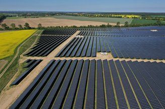 Solarpark mit Feldern | © Deutsche Bahn AG / Oliver Lang