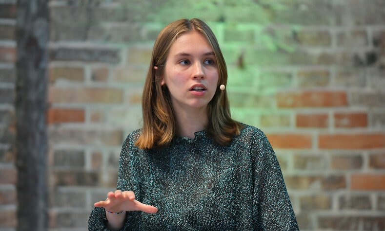 Fridays for Future-Aktivistin Pauline Brünger beim Deutsche Bahn Umweltforum 2021