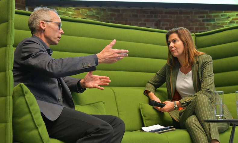 Prof. Dr. Johan Rockström und Anja Bröker beim Umweltforum 2021 in Berlin