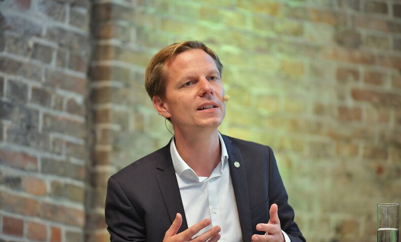 Prof. Dr. Kai Niebert, Präsident des Deutschen Naturschutzrings, beim DB Umweltforum 2021 in Berlin