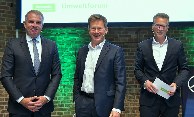Lufthansa-Vorstandsvorsitzender Carsten Spohr, Deutsche Bahn-Vorstandsvorsitzender Dr. Richard Lutz und Andreas Gehlhaar, Leiter Nachhaltigkeit Deutsche Bahn, beim DB Umweltforum 2021