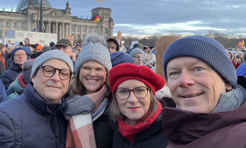 Klares Zeichen gegen Fremdenfeindlichkeit: Im Januar 2024 nahmen Mitglieder des DB-Konzernvorstandes an einer Großdemonstration gegen Rechtsextremismus teil.