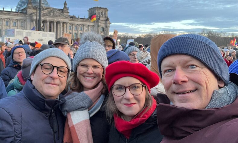 Klares Zeichen gegen Fremdenfeindlichkeit: Im Januar 2024 nahmen Mitglieder des DB-Konzernvorstandes an einer Großdemonstration gegen Rechtsextremismus teil.