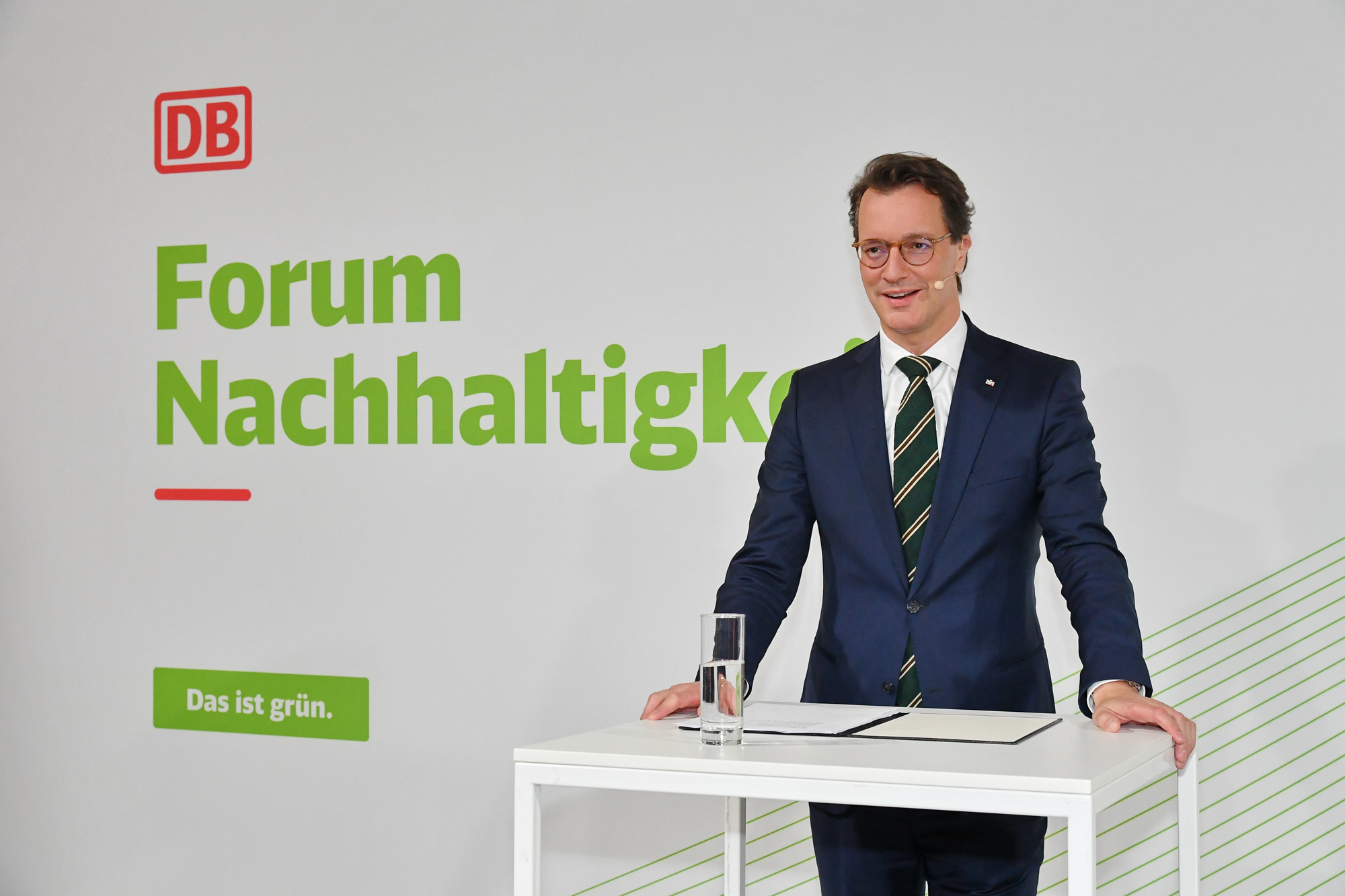 North Rhine-Westphalia Minister President Hendrik Wüst at a lectern at the 2022 Environment Forum