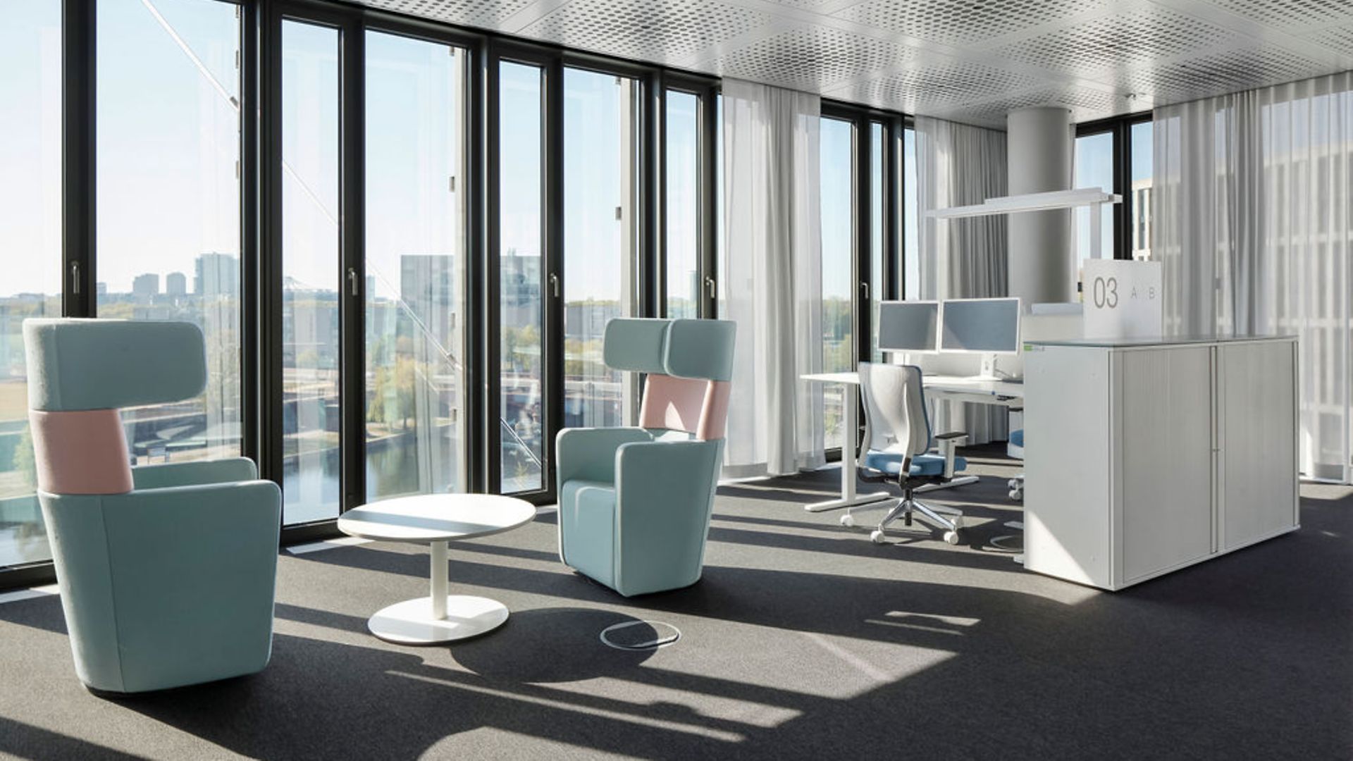 Ein neu gestalteter Sitzbereich in einem Büro