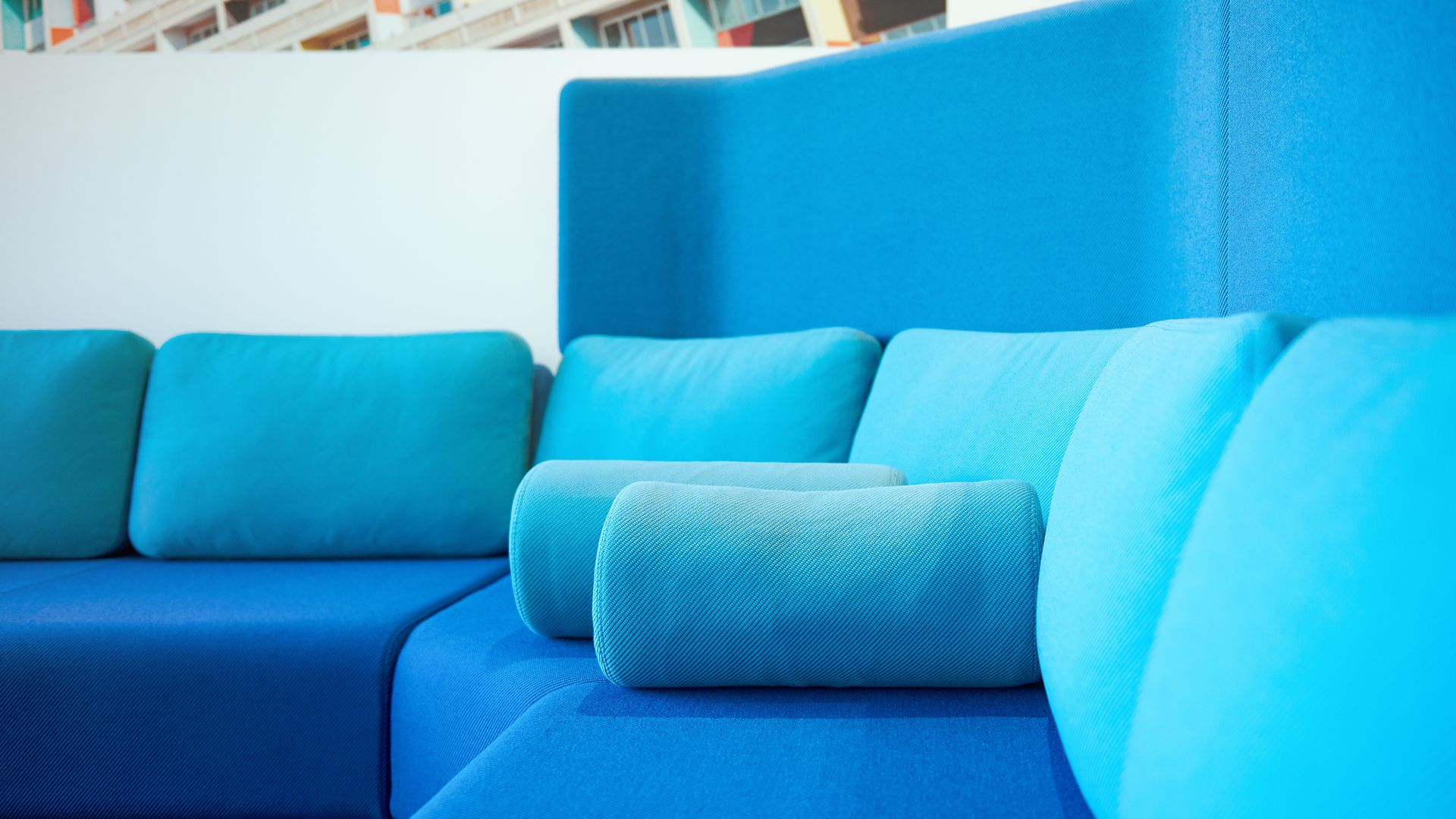 Ein blaues Sofa